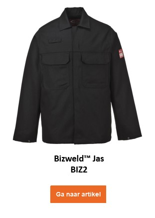 Een zwarte vlamvertragende jas met lange mouwen. De Bizweld BIZ2 vlamvertragende jas heeft twee borstzakken met klep en sluit aan de voorkant met knopen. Op de linkermouw bevindt zich een veiligheidscertificaatpatch. De naam van het kledingstuk staat eronder en een oranje knop/klik op de afbeelding leidt naar het artikel.